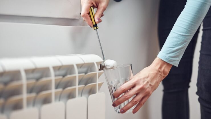 J’ai touché le radiateur à moitié allumé et puis j’ai découvert pourquoi la maison ne chauffait pas bien