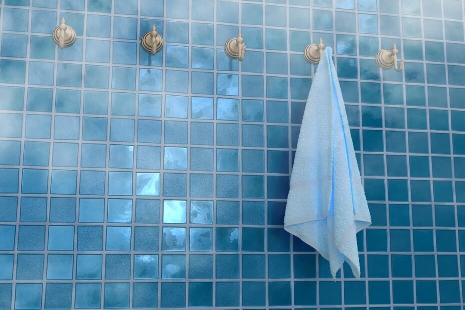 Nous ne changeons jamais assez souvent la serviette de bain : c’est l’erreur à NE FAIRE JAMAIS