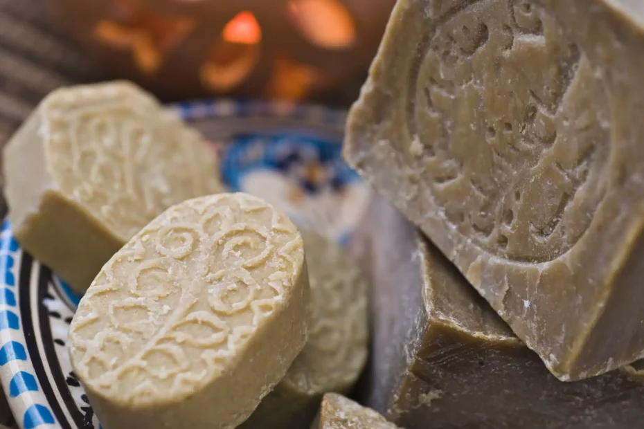 Encore mieux que le savon de Marseille et le savon noir ! Laver, laver, carreler… Ce savon ancien fait tout à la maison !