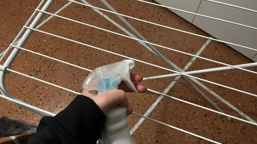 Séchoir jauni : cet ingrédient bien-aimé suffit à le rendre à nouveau blanc