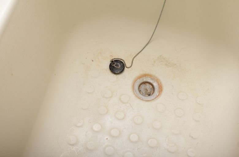 À quelle fréquence faut-il VRAIMENT nettoyer sa baignoire ? La réponse pourrait vous surprendre