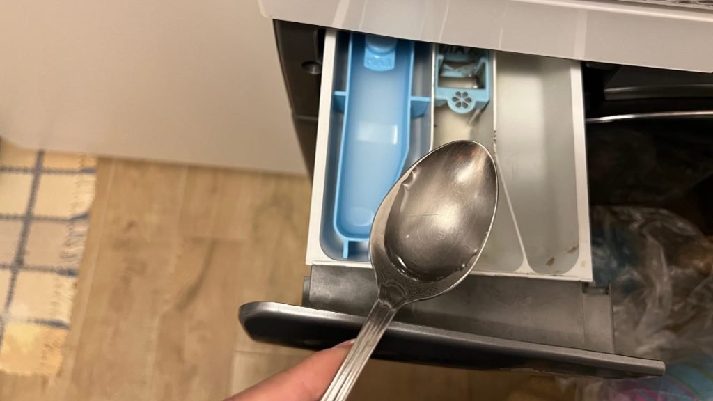 Placez-le dans le plateau de la machine à laver si vous voulez que les chiffons sentent non-stop