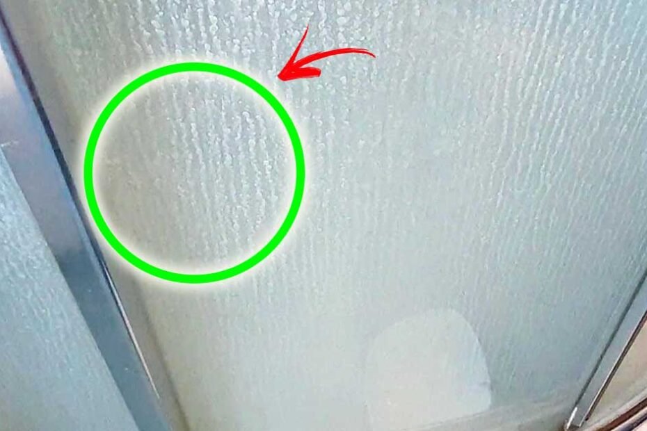 Comment nettoyer la cabine de douche en plastique et obtenir des résultats brillants comme pour le verre