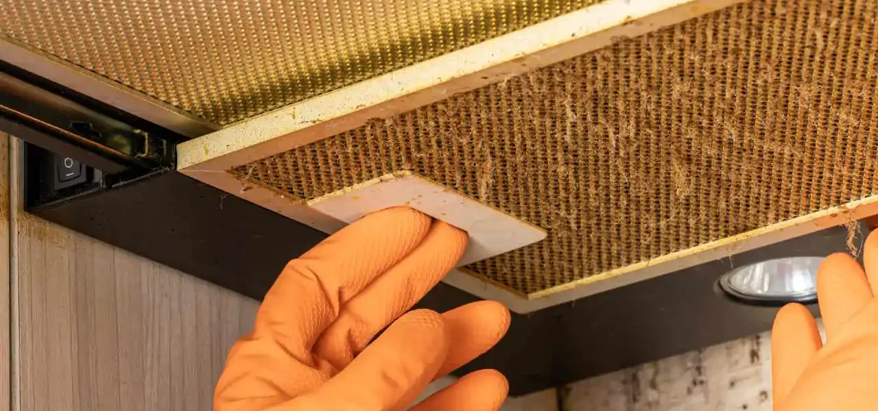 Hotte de cuisine brillante grâce à des astuces de bricolage