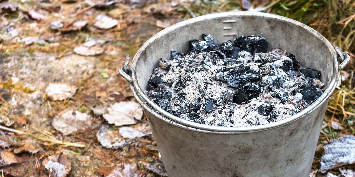La cendre de bois est un nettoyant magique : 5 recettes et utilisations pour la maison !