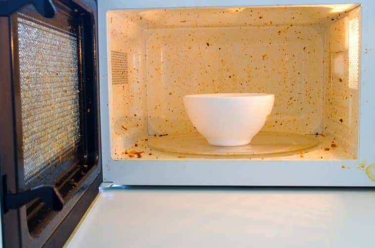 Comment nettoyer le micro-ondes en 5 minutes? Astuce miraculeuse
