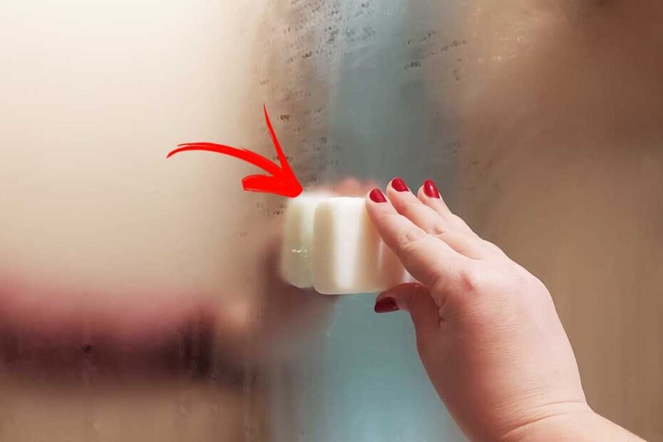 Comment enlever le condensat sur les miroirs de la salle de bain avec ces astuces