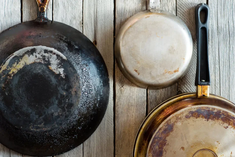 Vous n’arrivez pas à vous débarrasser d’une poêle brûlée ? Ces conseils pratiques rendront vos ustensiles comme neufs !