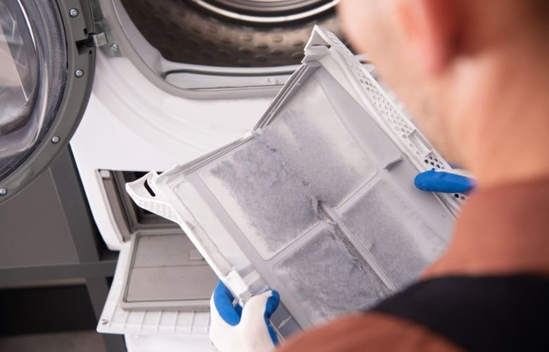 Optimisez l’efficacité de votre machine à laver en nettoyant ce filtre souvent négligé