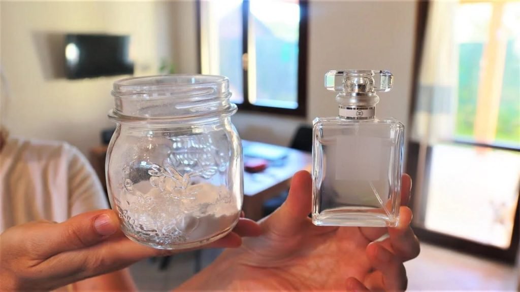Étalez-le sur le mobilier de la maison, qui n’a jamais senti aussi parfumé : il vous suffit de 2 ingrédients