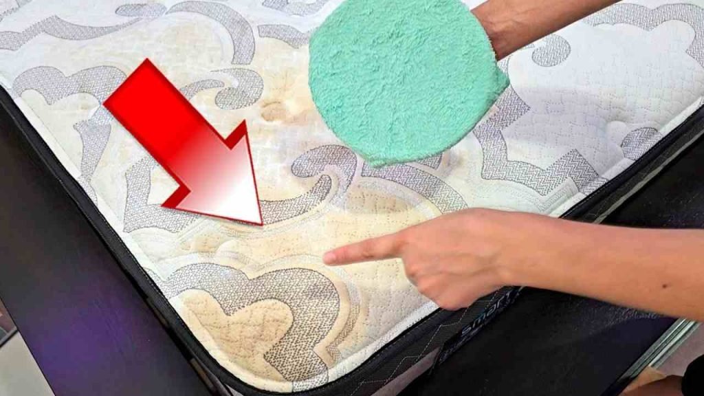 Le secret des employés de maison pour enlever les taches des matelas, des meubles et des fauteuils