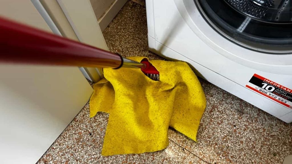 Comment enlever toute la saleté sous la machine à laver et le réfrigérateur, maquillage de chiffon
