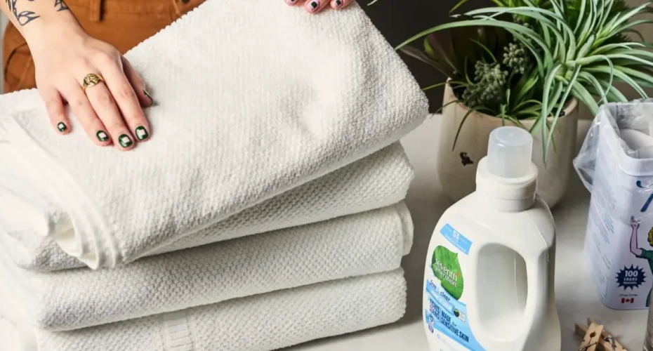 Vinaigre : le secret pour des serviettes plus douces, des draps plus blancs et des vêtements avec une odeur plus fraîche