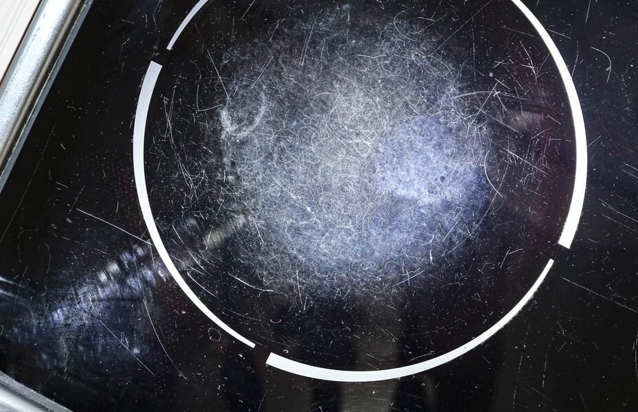 Comment enlever les rayures d’une table de cuisson à induction? Voici 6 conseils!
