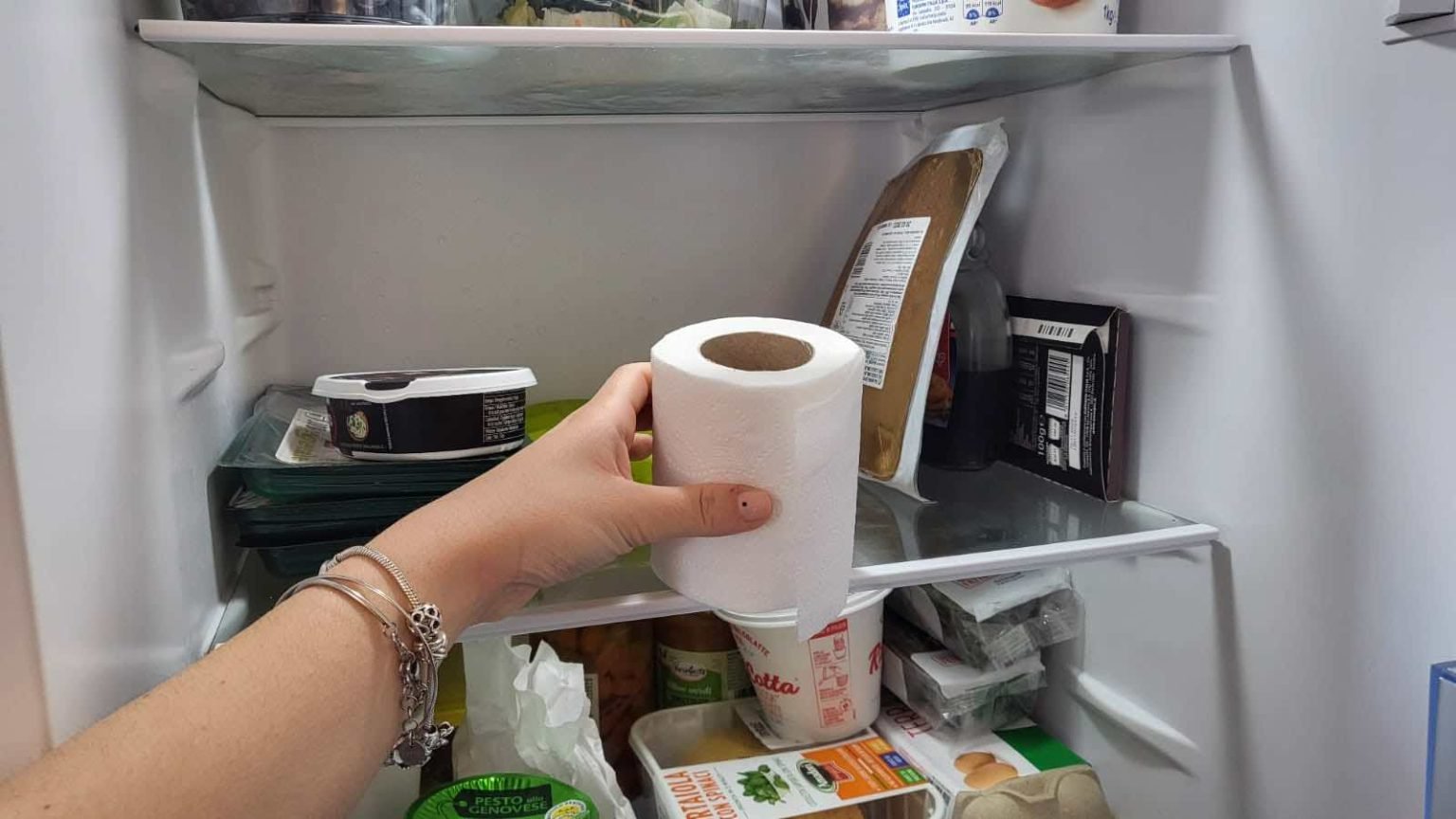 Placez un rouleau de papier toilette dans le frigo : vous obtiendrez un résultat auquel vous ne vous attendiez pas