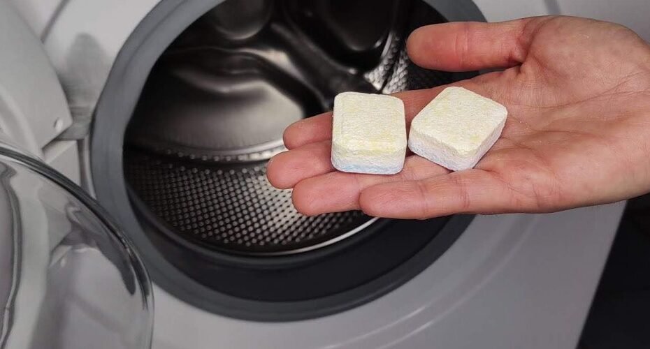 Si vous faites cela, toute la saleté disparaîtra de la machine à laver : adieu les mauvaises odeurs sur les vêtements