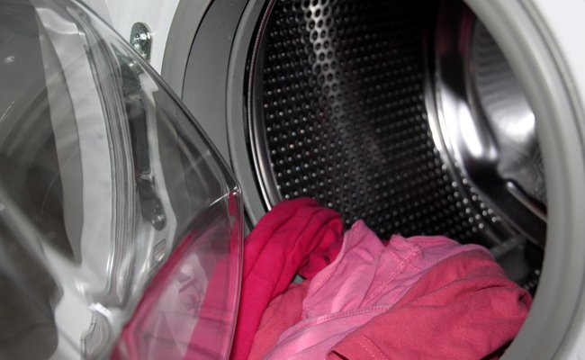 Comment nettoyer une machine à laver encrassée ou qui sent mauvais ?