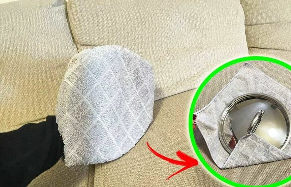 Voici la méthode la plus efficace pour nettoyer votre canapé à l&rsquo;aide d&rsquo;une housse et d&rsquo;un chiffon.