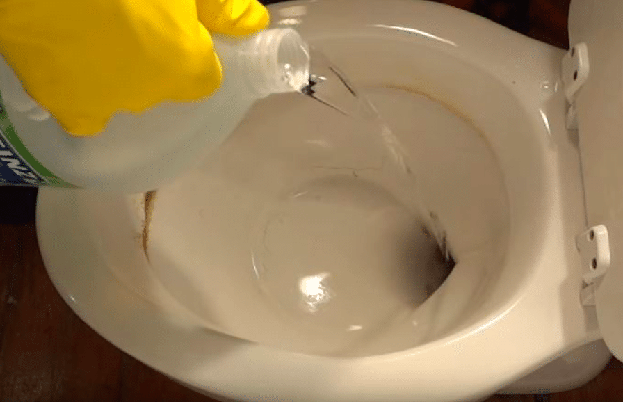 Dites adieu aux taches d’eau dure dans les toilettes avec ce conseil