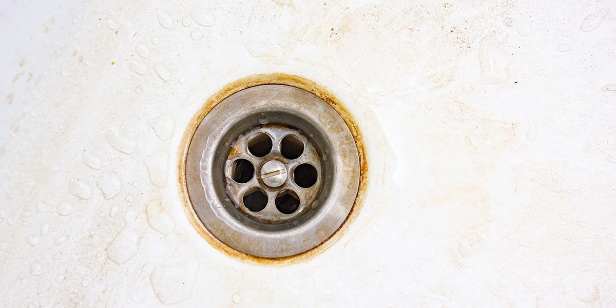 Trace de rouille dans la baignoire : 15 trucs et astuces pour en venir à bout !