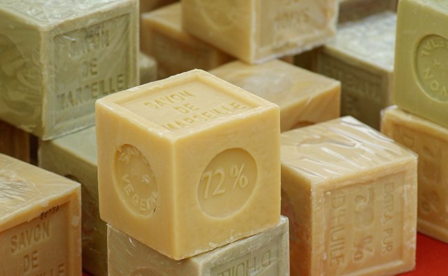 Savon de Marseille : bien l&rsquo;acheter et bien l&rsquo;utiliser à la maison !