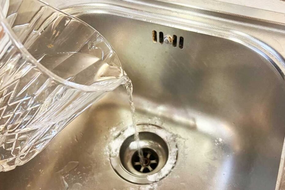 Comment désencombrer le drain du lavabo obstrué