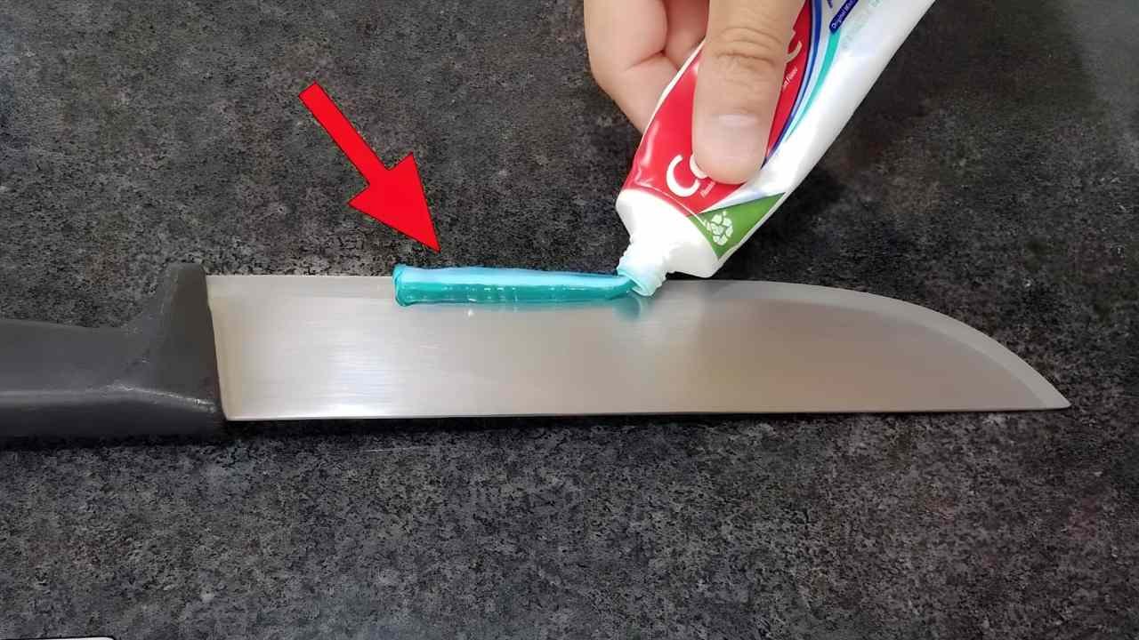 Une lame de rasoir en 1 minute ! Chaque maison en a besoin, mais personne ne le fait !