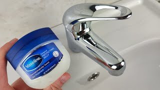 Mettez de la vaseline sur l&rsquo;évier ! Vous ne voudrez plus jamais l&rsquo;utiliser à l&rsquo;ancienne