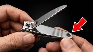 Tout le monde ne connaît pas cette utilisation secrète des coupe-ongles 😱 ! Vous n&rsquo;allez pas le cro
