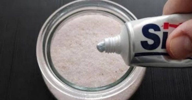 Mettez du dentifrice dans du bicarbonate de soude ! Tu n&rsquo;en croiras pas tes yeux
