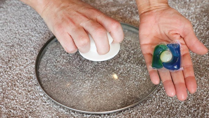 Nettoyez tout votre tapis en quelques minutes Il brillera comme neuf avec cette astuce