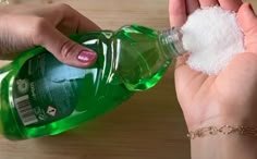 Mélangez de la lessive avec du SEL 😱 Vous n&rsquo;en croirez pas le résultat incroyable