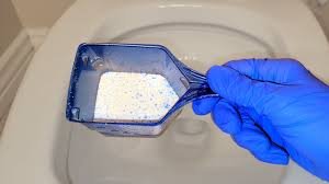 INCROYABLE ⚡ Mets cette poudre dans ta cuvette de toilettes et regarde ce qui se passe