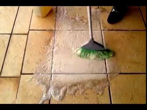 Nettoyant chimique incroyable pour les carreaux de sol avec du peroxyde et du bicarbonate de soude