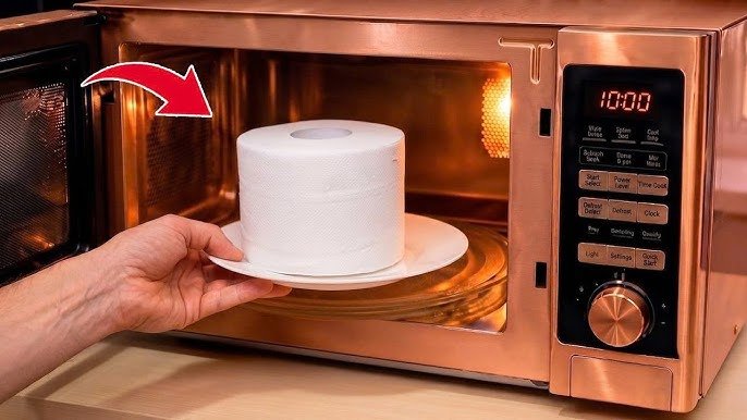 Peu de gens connaissent cette astuce ! Mettez du papier toilette au micro-ondes, le résultat vous s