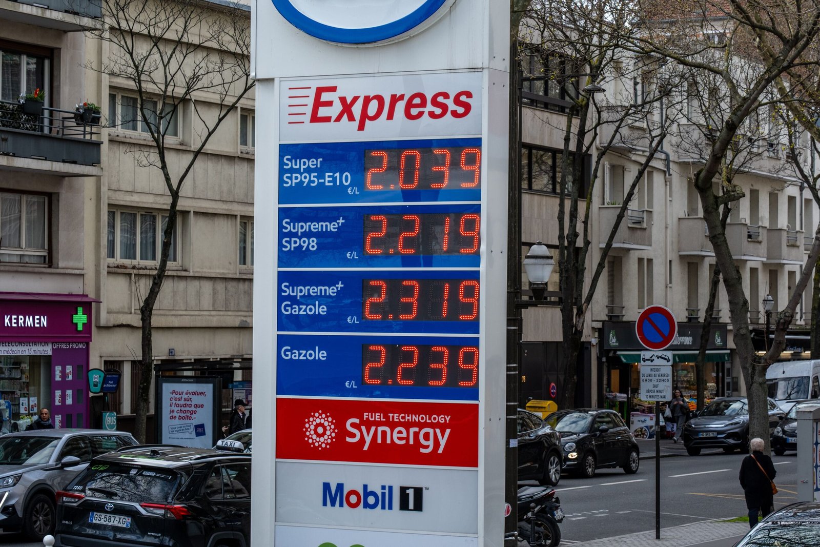 Flambée des prix des carburants : pourquoi le diesel est-il particulièrement touché ?