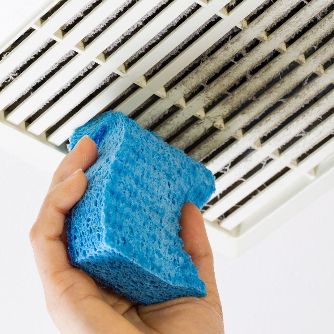 🌬️ Cette grille que personne ne nettoie peut aggraver l&rsquo;humidité dans votre maison : pensez-y avant le froid !